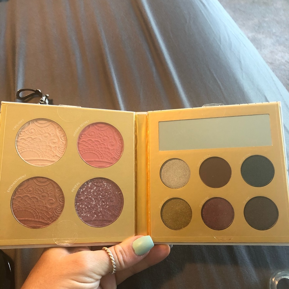 NWT PÜR Midnight Masquerade Palette